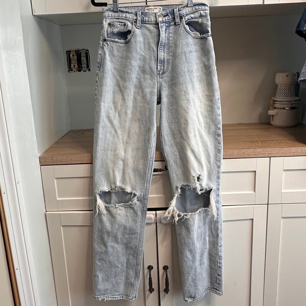 Abercrombie & Fitch 90s Straight Jeans Women 28/6R Light Wash Ripped Distressed